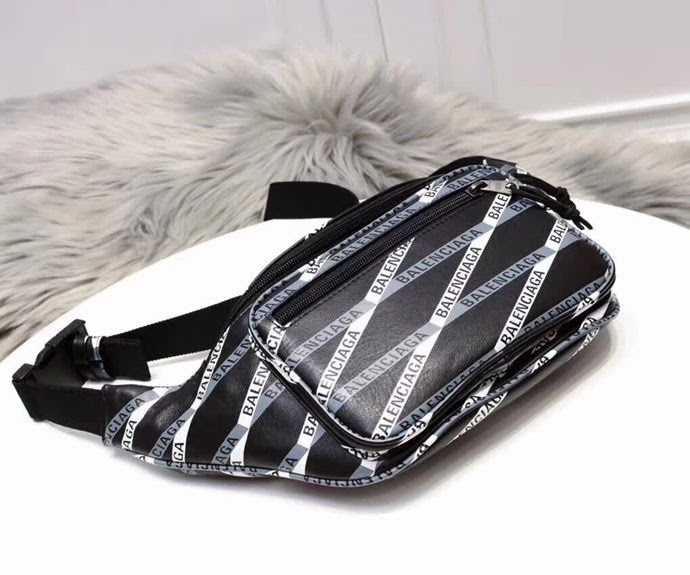 BALENCIAG巴黎世家 塗鴉胸包  BL1710